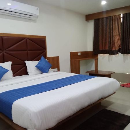 Hotel Rk Villa Vadodara Luaran gambar