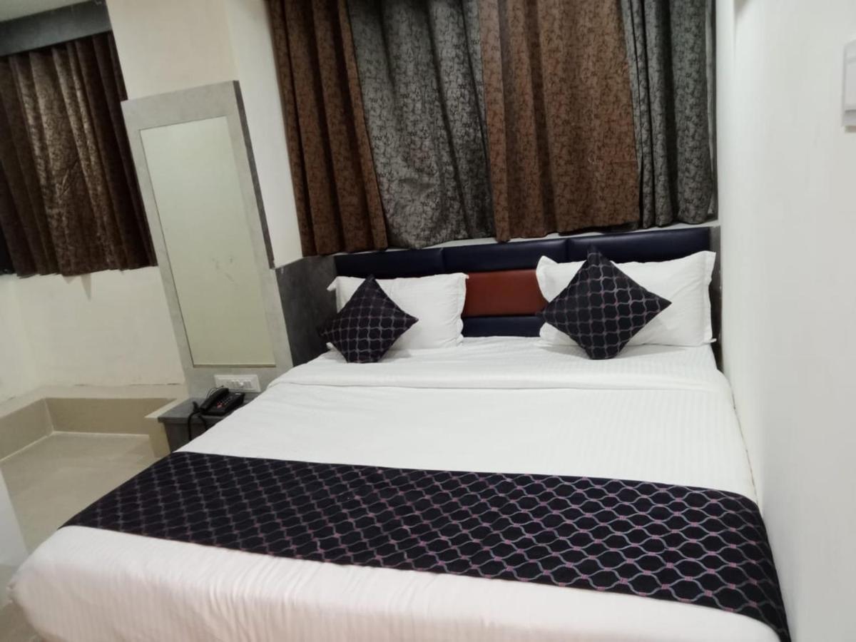 Hotel Rk Villa Vadodara Luaran gambar