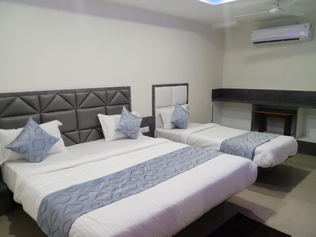 Hotel Rk Villa Vadodara Luaran gambar