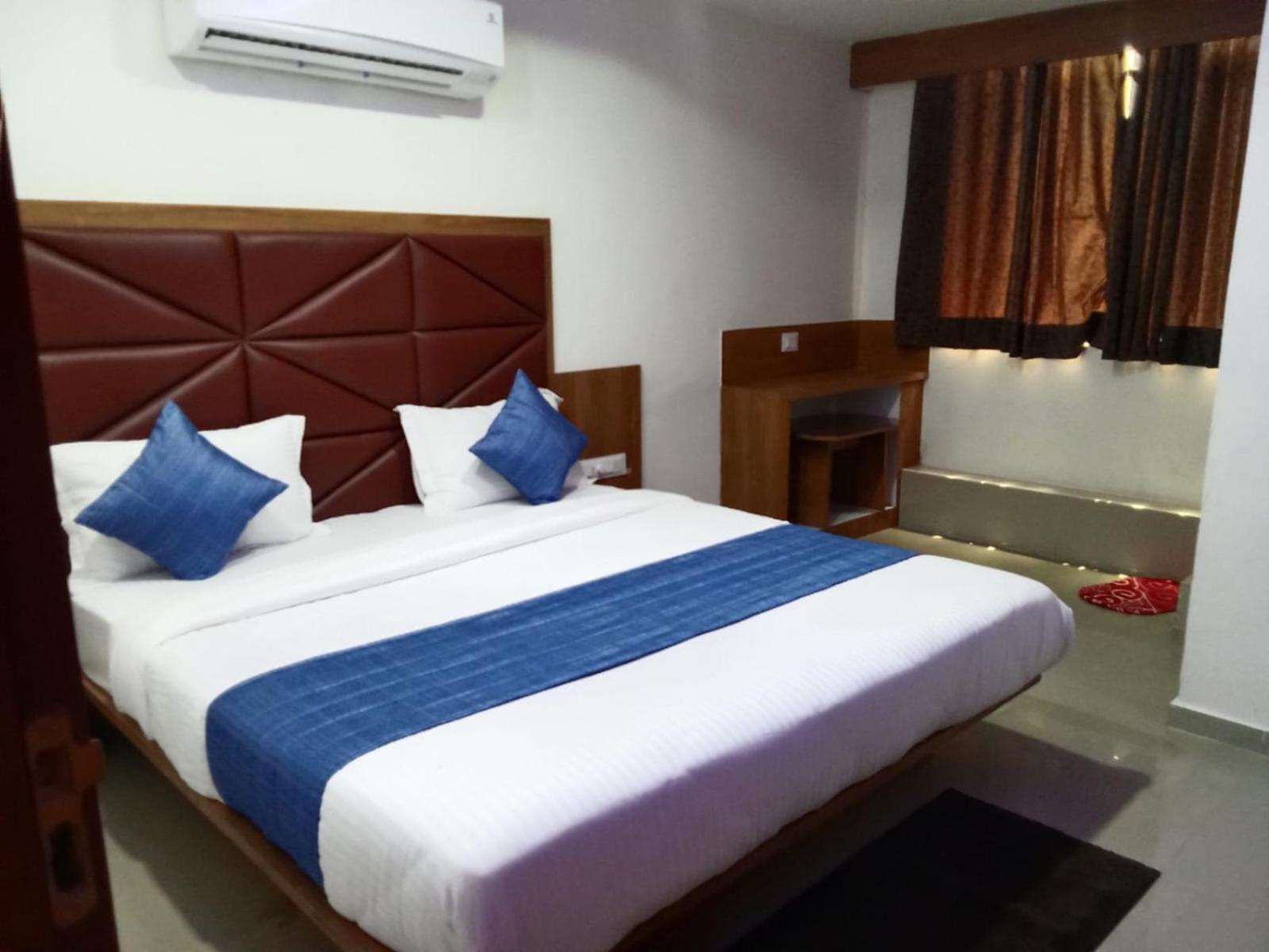 Hotel Rk Villa Vadodara Luaran gambar